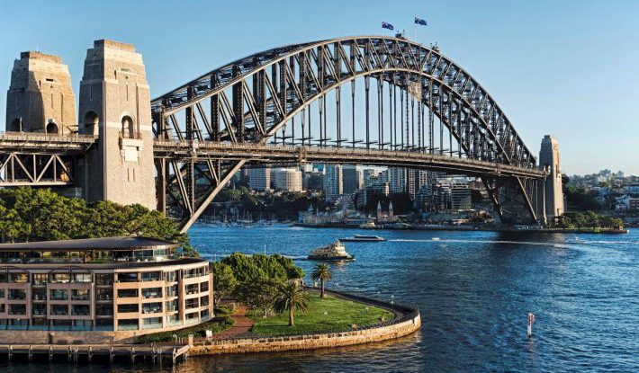 Rain‑Soaked Sydney Harbor Bridge Flooded with Pro‑Palestinian Protesters in Massive Anti‑Israel Rally