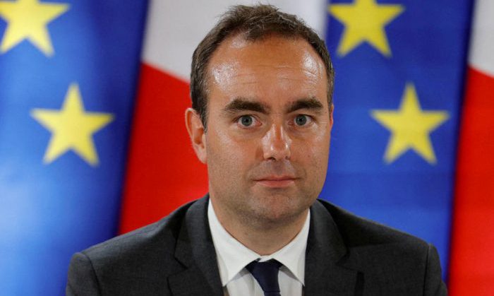 France on the Brink: PM Lecornu Sees Hope for Budget Deal, Averts Snap Election Amid Political Meltdown